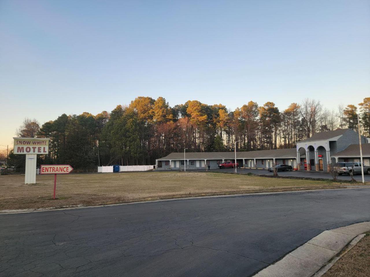 Snow White - Richmond South Motel Bellwood Екстериор снимка